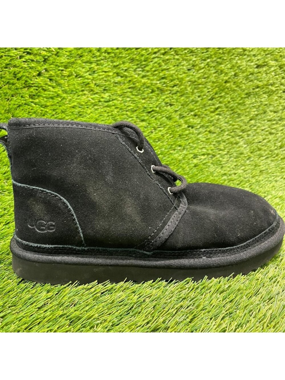 UGG Neumel Girls Size 6Y Triple Black Outdoor Suede Lace Up Chukka Boots Shoes